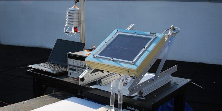 Egypt : Researchers develop solar-powered extraction of potable water from dry air